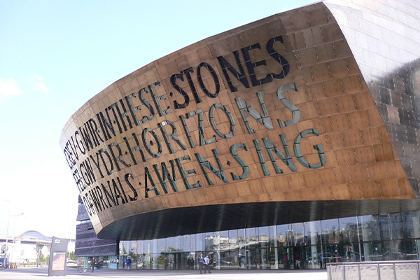 wales_0002_mermaid-quay-89121_1920